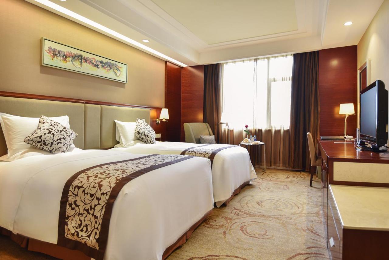 Guangxi Wharton International Hotel Nanning Exterior photo