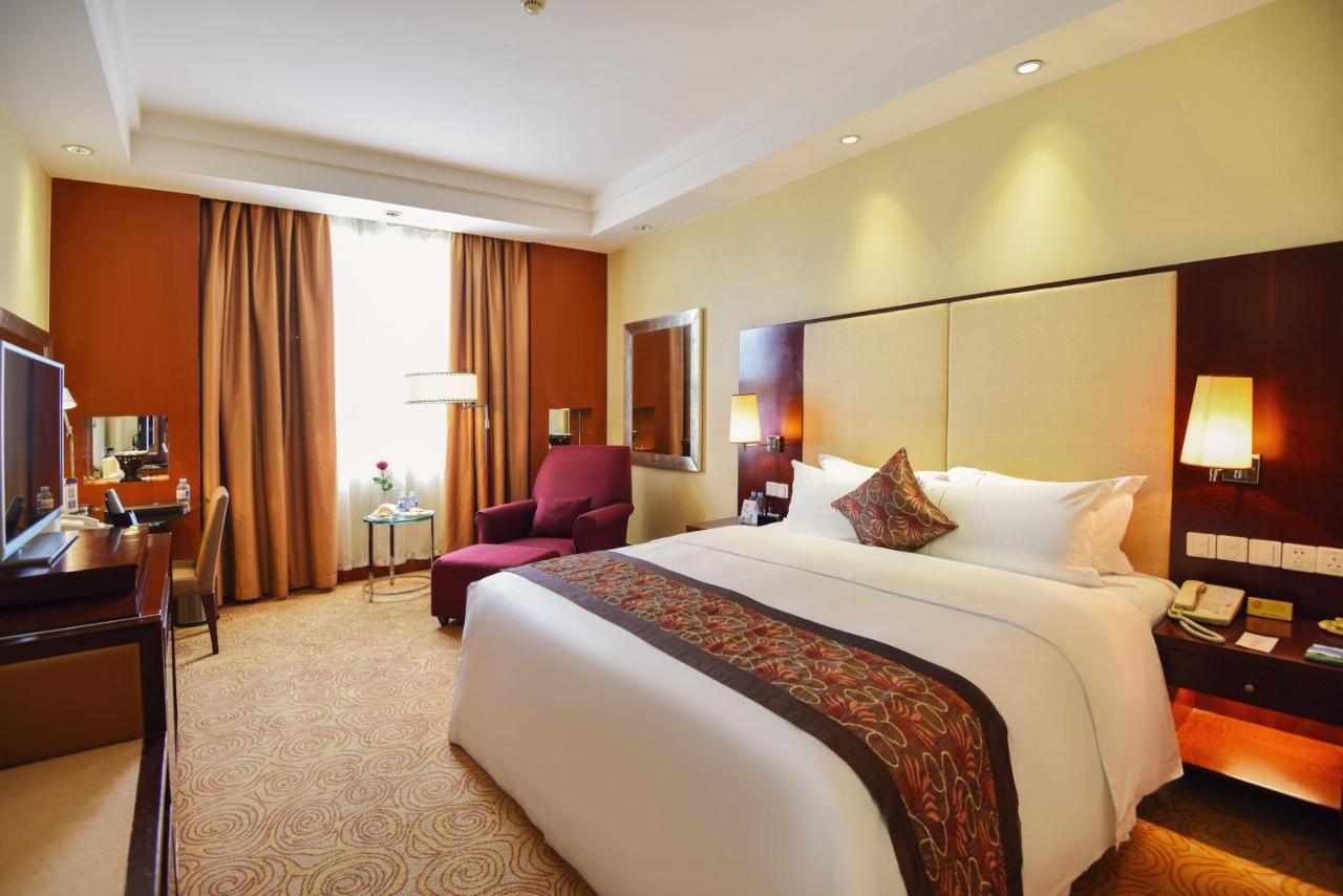 Guangxi Wharton International Hotel Nanning Exterior photo